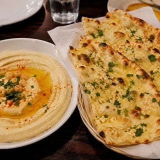 Fresh Hummus with Garlic Naan
